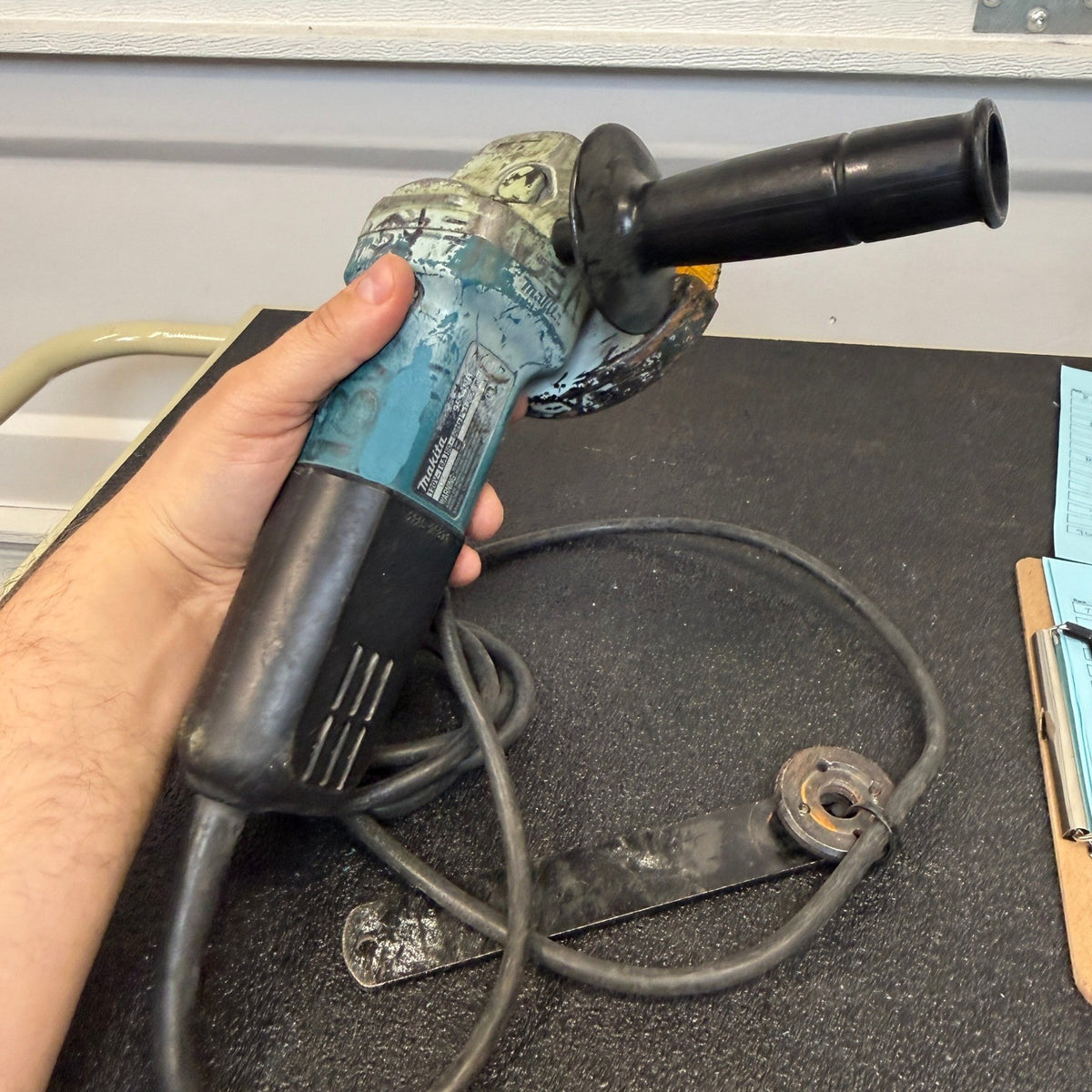 Makita 9554NB 4-1/2" Angle Grinder 6 Amp 10000 RPM Corded