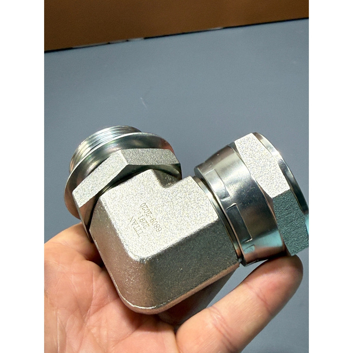 Titan 6809-20-20 90° Elbow 1 1/4" ORB (1 5/8"-12 thread) Male x 1-1/4" JIC