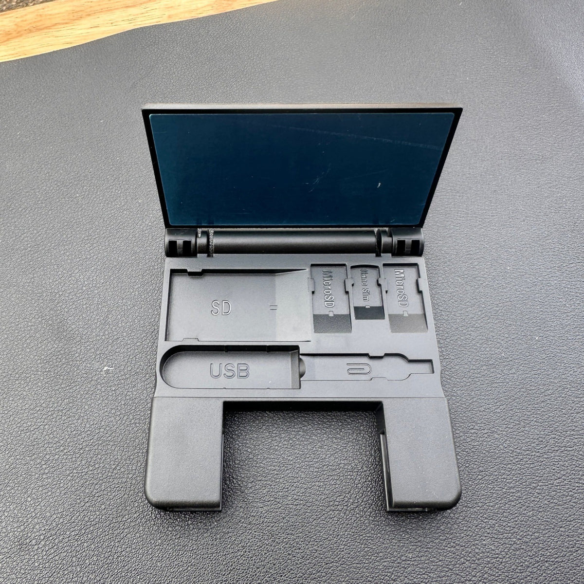 7 in 1 Multifunctional Card Reader Storage Box Card Case OTG Adapter
