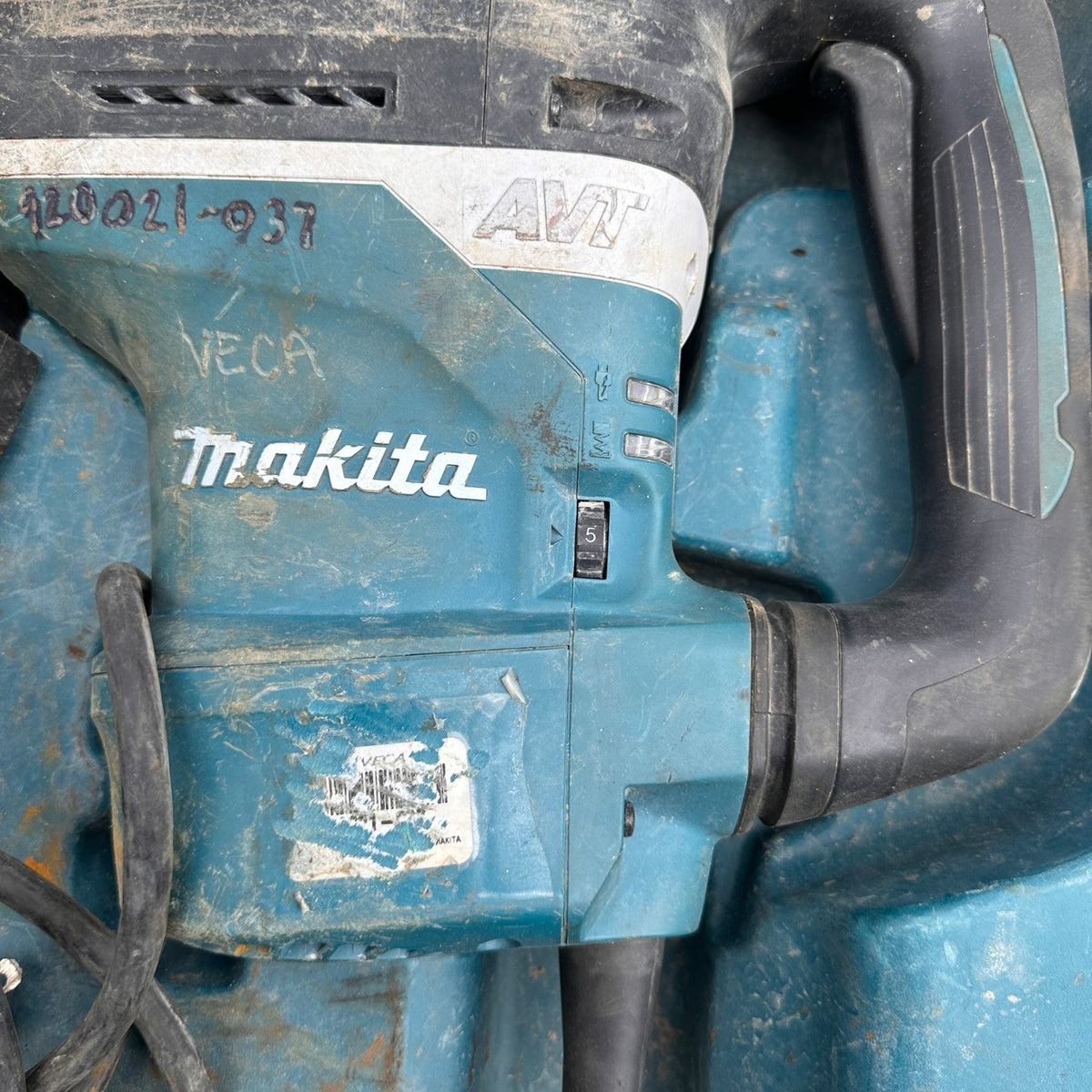 Makita HR4013C 1‑9/16" SDS‑MAX AVT Corded Rotary Hammer Drill w/ Hard Case