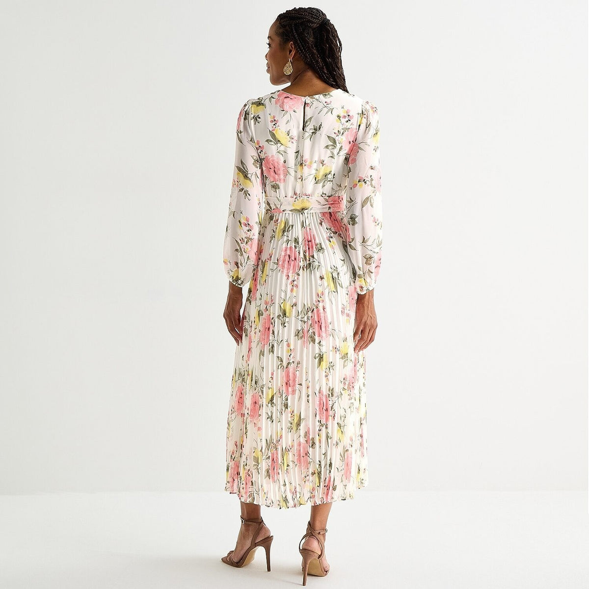 NWT Studio One Womens 8 White Floral Maxi Dress Round Neck Long Smocked Sleeve