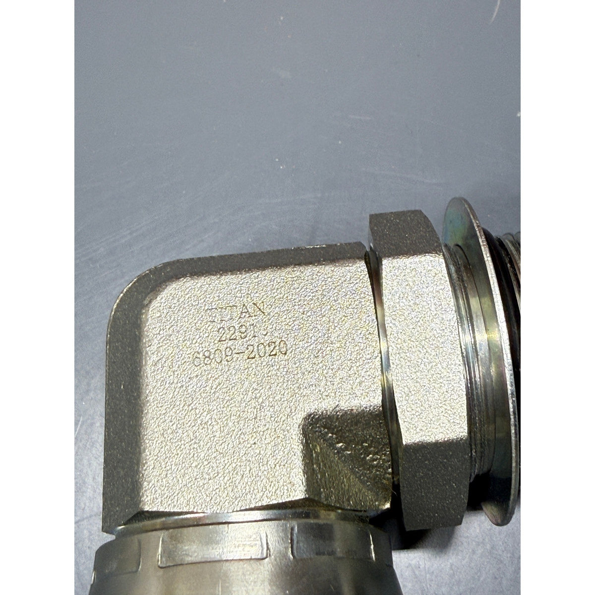 Titan 6809-20-20 90° Elbow 1 1/4" ORB (1 5/8"-12 thread) Male x 1-1/4" JIC
