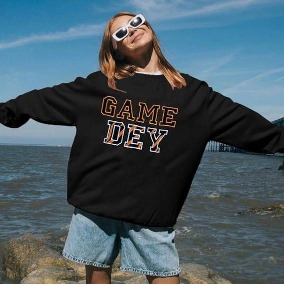 MSRP $26 UNIQUEONE Women's Black M Game Dey Football Mom Sweatshirt Touchdo