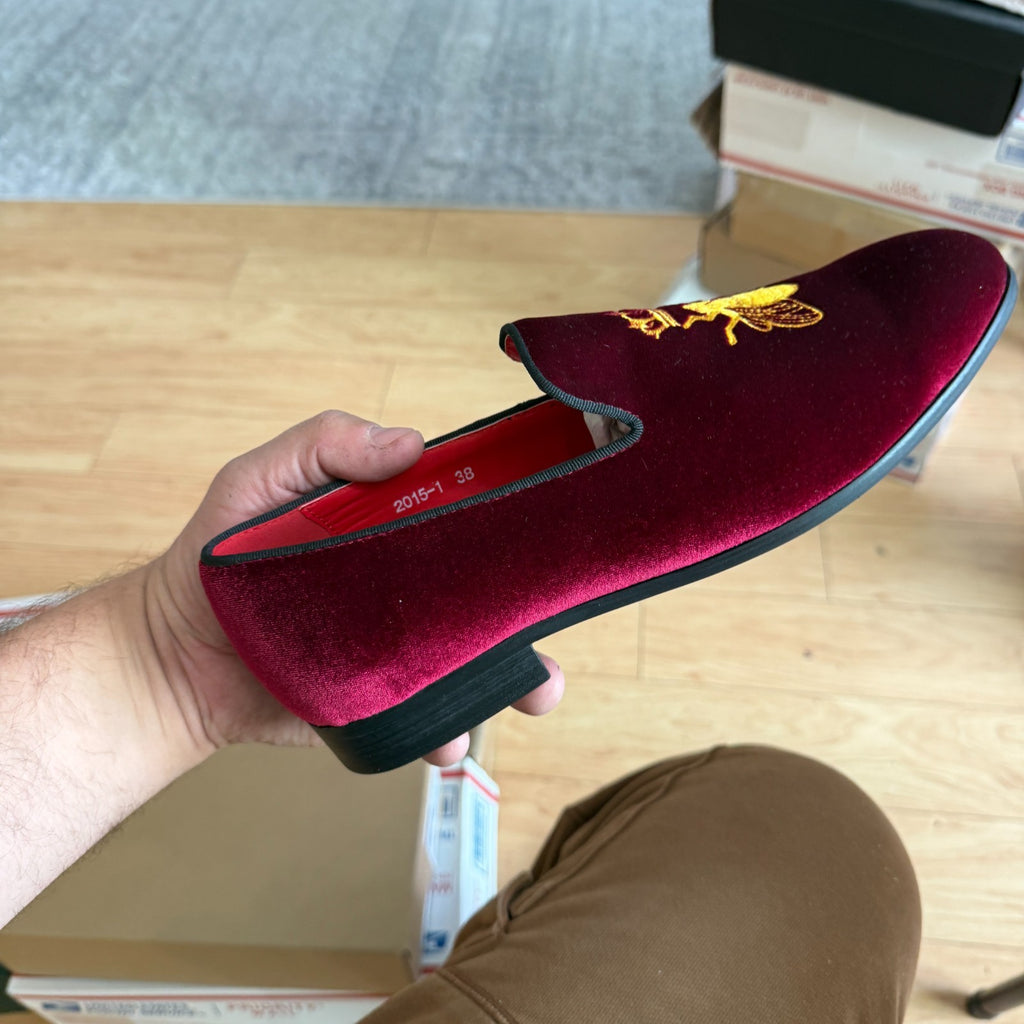 Santimon Men's US 6.5, 7.5 Red Velvet Loafers Gold Tone Embroidery Casual Shoes