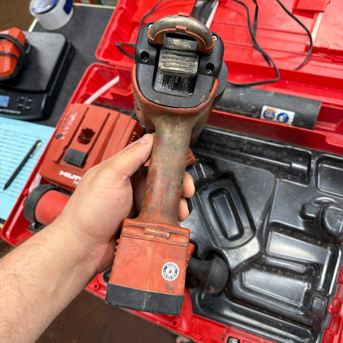 Hilti ED3500 Cordless Adhesive Epoxy Dispenser Set w/ 2 Batteries, Charger, Hard