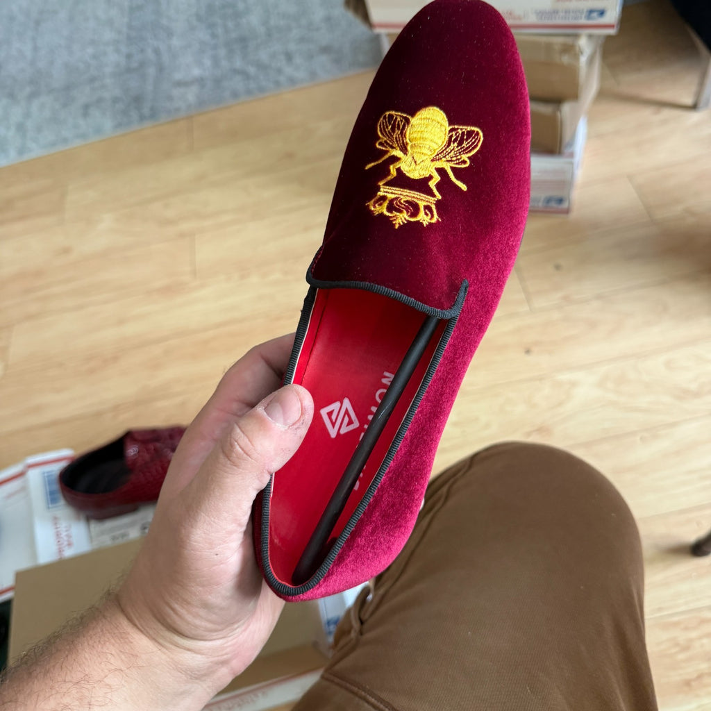 Santimon Men's US 6.5, 7.5 Red Velvet Loafers Gold Tone Embroidery Casual Shoes