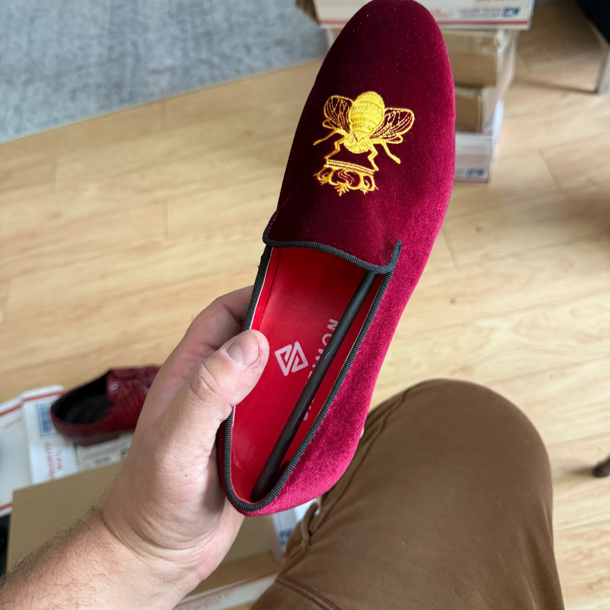 Santimon Men's US 6.5, 7.5 Red Velvet Loafers Gold Tone Embroidery Casual Shoes