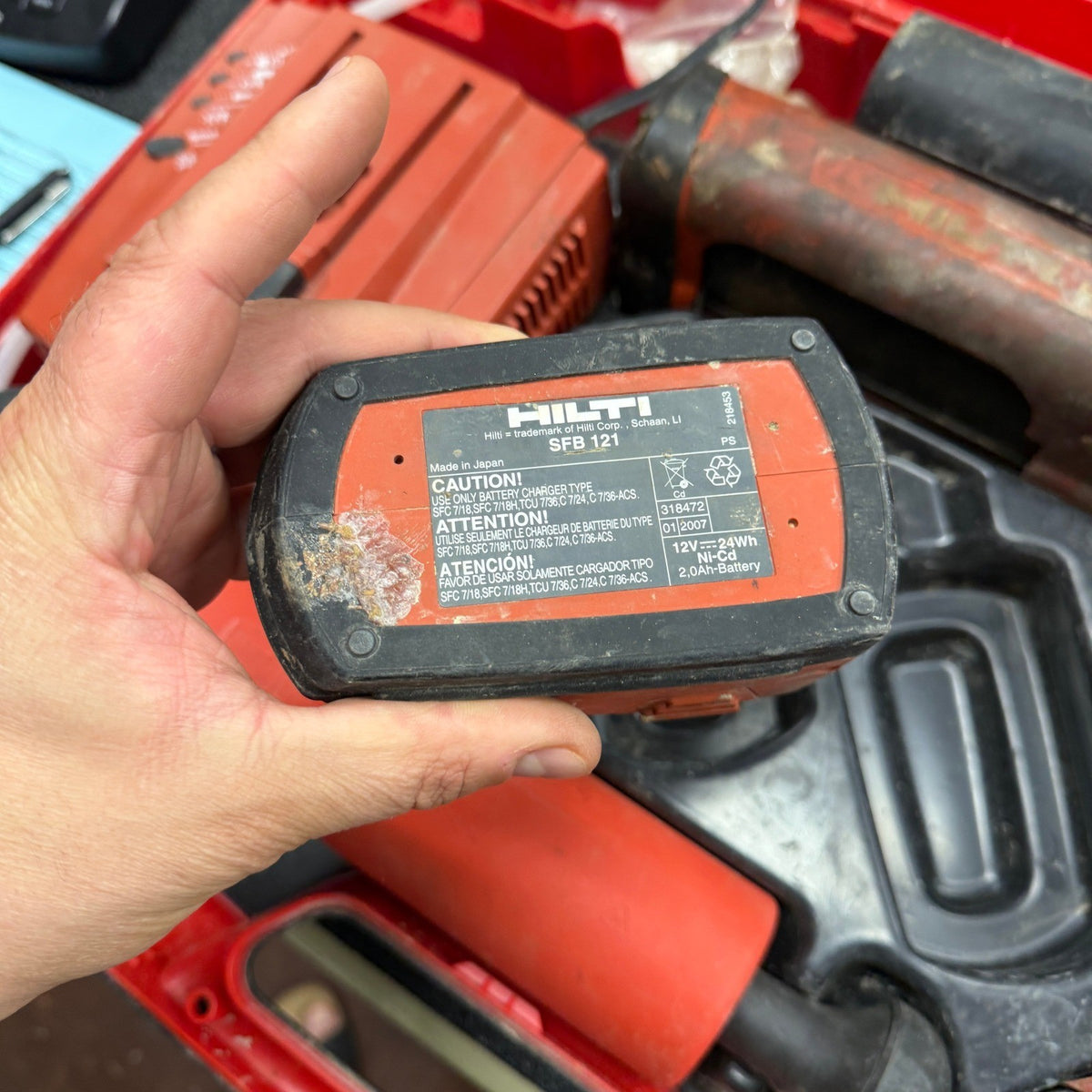 Hilti ED3500 Cordless Adhesive Epoxy Dispenser Set w/ 2 Batteries, Charger, Hard