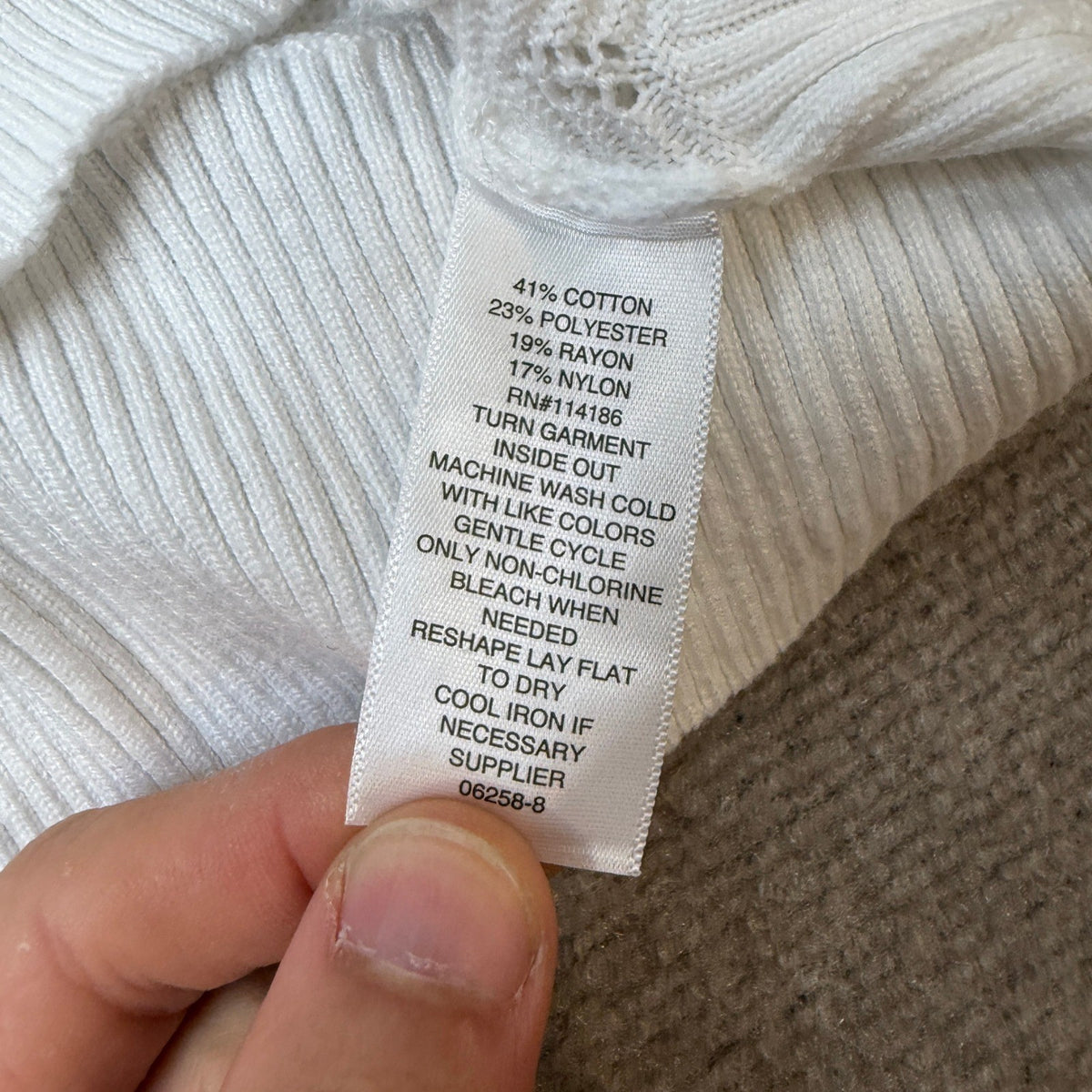 MSRP $44 Liz Claiborne Womens S Petite White Short Sleeve Pullover Sweater Crew