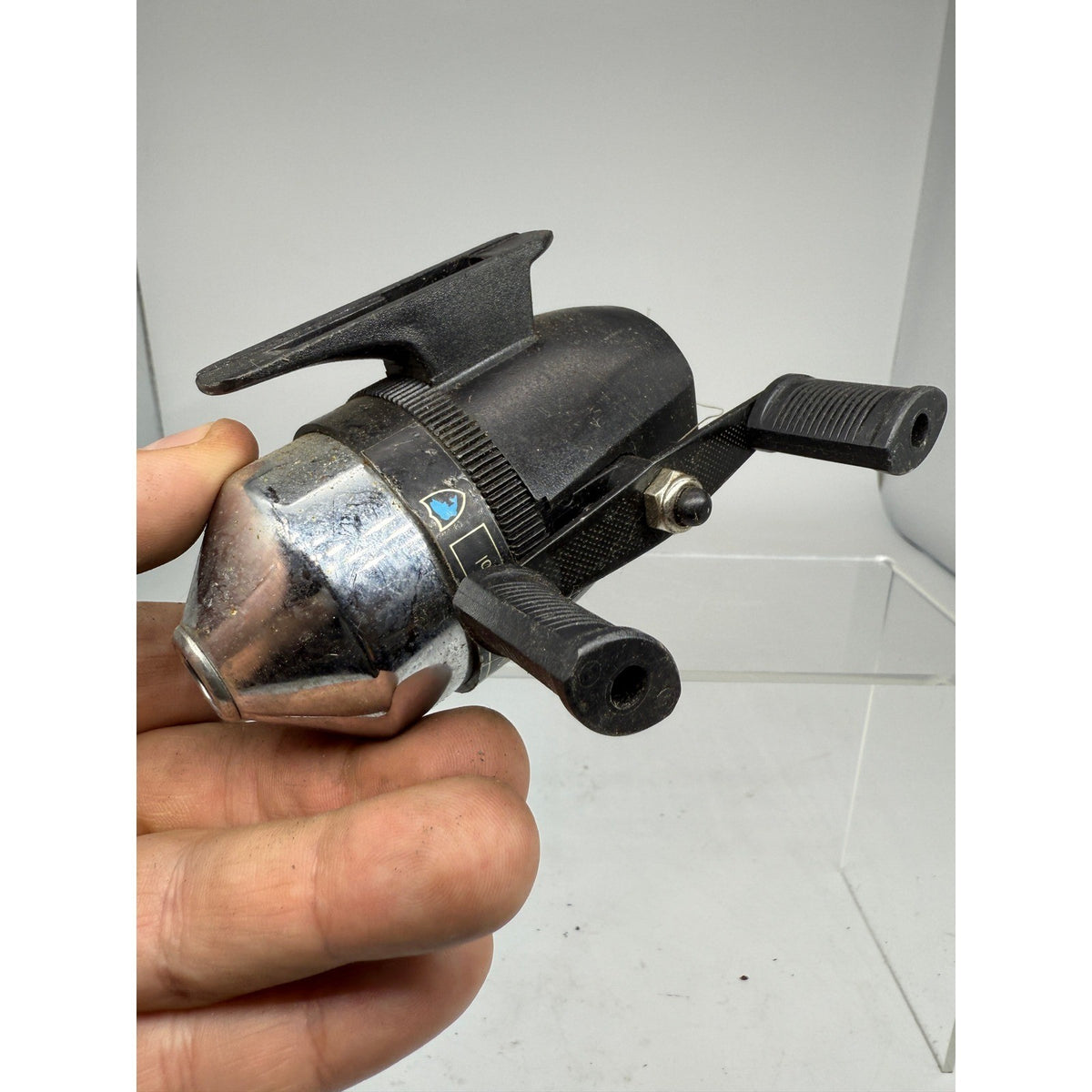 Lot of 2 Vtg FinTek QRS 1000 & Jorgensen CUB Spincast Fishing Reels