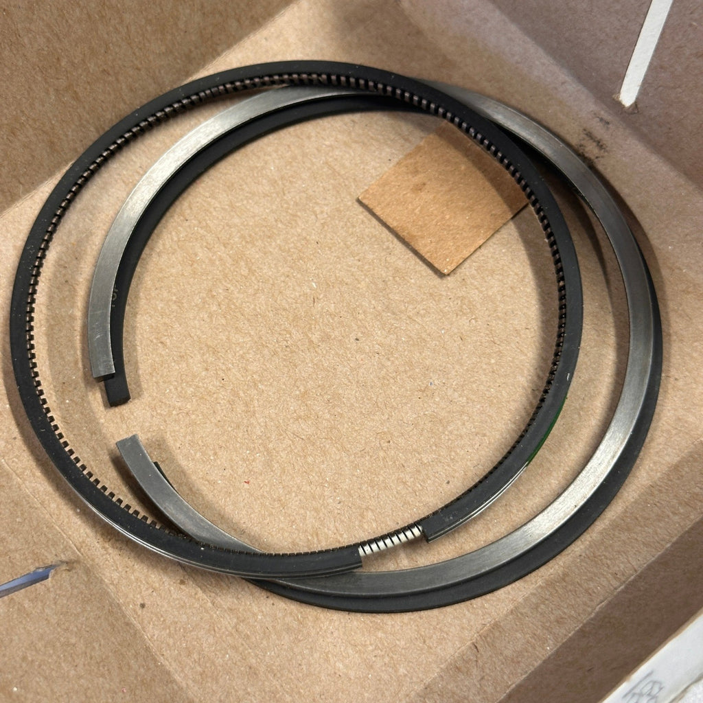 Genuine Cummins 3800781 Engine Piston Kit
