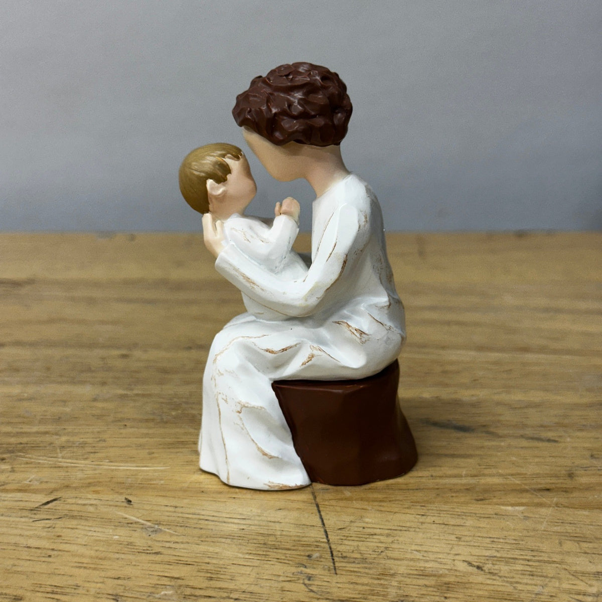 SIGUEJOR Hand-Painted Resin Sculpture of Grandmother Holding Baby Grandma Gifts