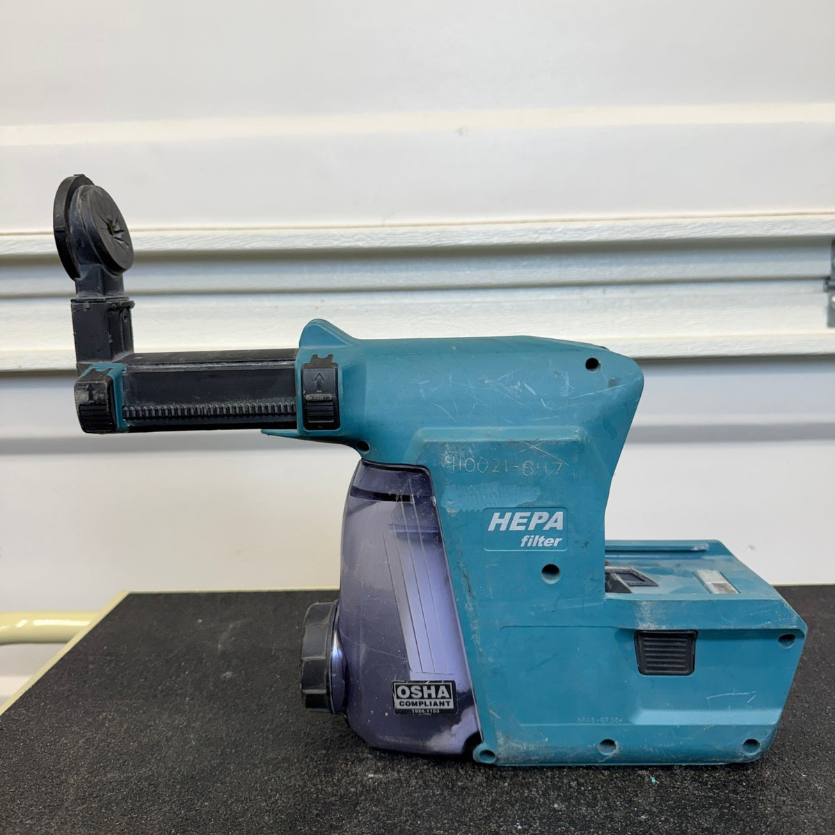 Makita DX06 Dust Extractor Attachment with HEPA Filter Cleaning Mechanism