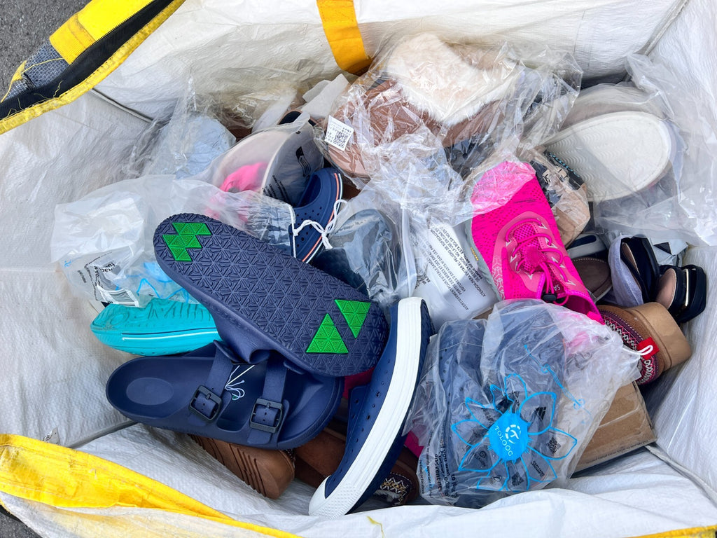 Amazon Liquidation Wholesale Overstock Returns Mixed Lot CLOTHES \ SHOES