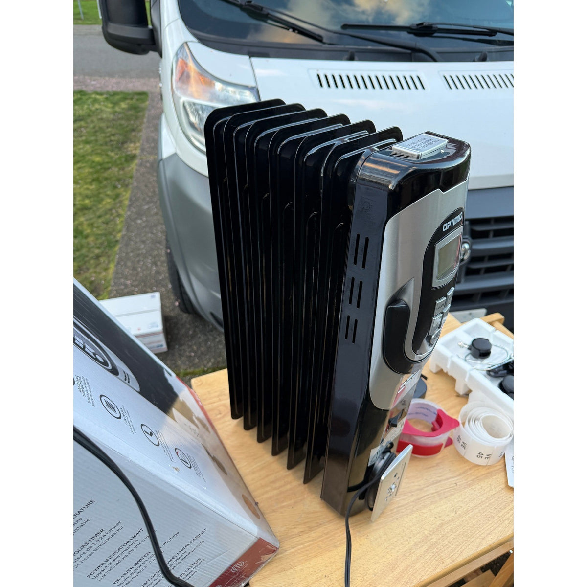 Optimus H-6015F Portable Oil Filled Radiator Heater CRACKED TRIM SEE PHOT