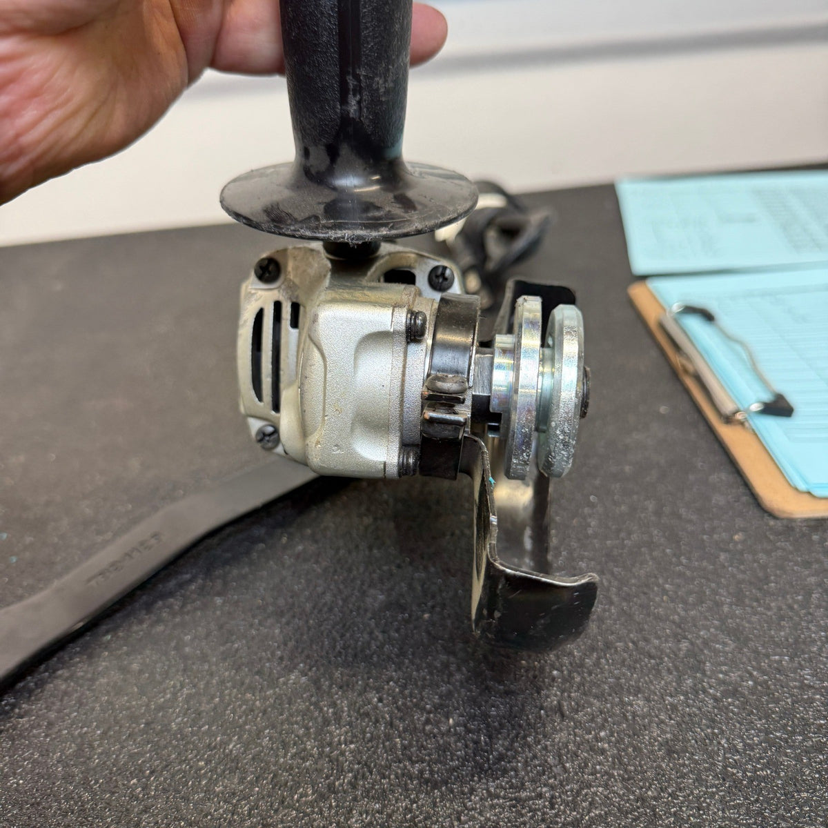 Makita GA4530 4‑1/2" Angle Grinder 6 AMP 11000 RPM Corded
