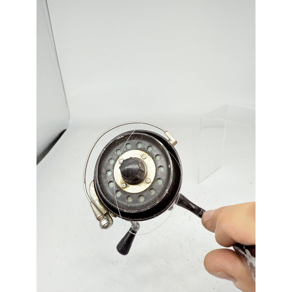 Vintage Ueno Seiko Co Olympic No.82 Black Spinning Fishing Reel Japan