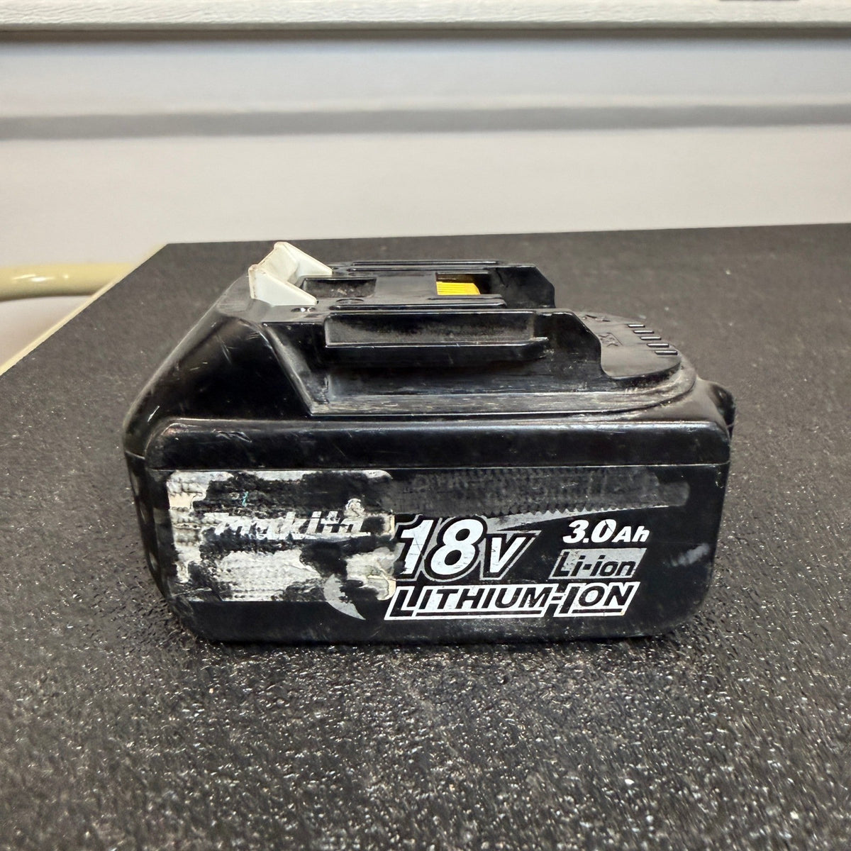 Makita BL1830 18V LXT Rechargeable Li‑Ion 3.0Ah Battery