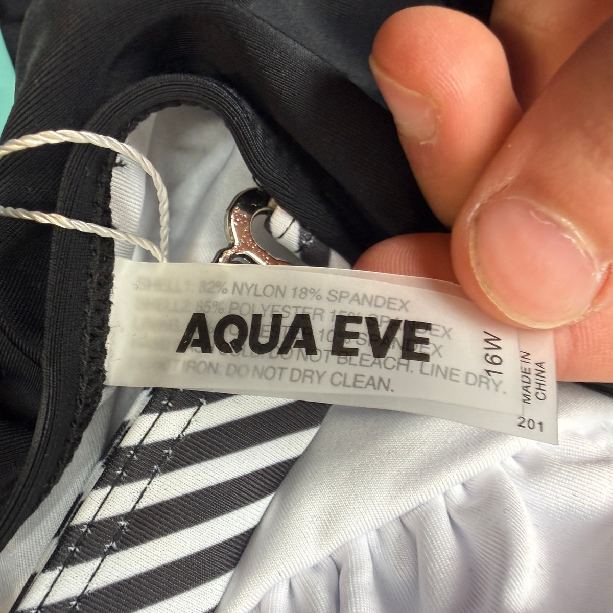 MSRP $48 Aqua Eve Women's 16W One Piece Swimsuit V Neck Tummy Control Bathing