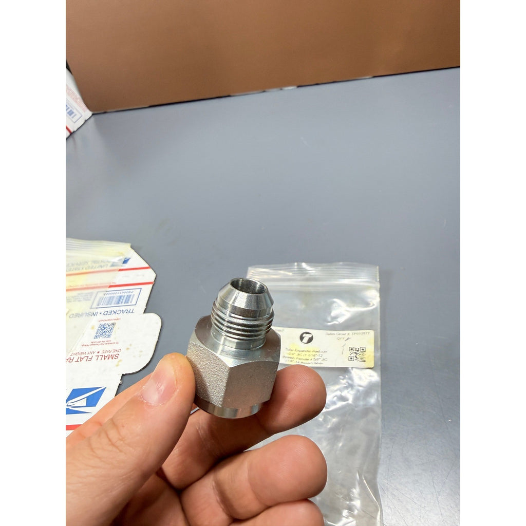 Titan 2406-12-10 Tube Expander-Reducer 3/4" JIC Female x 5/8" JIC Male (1 1/16