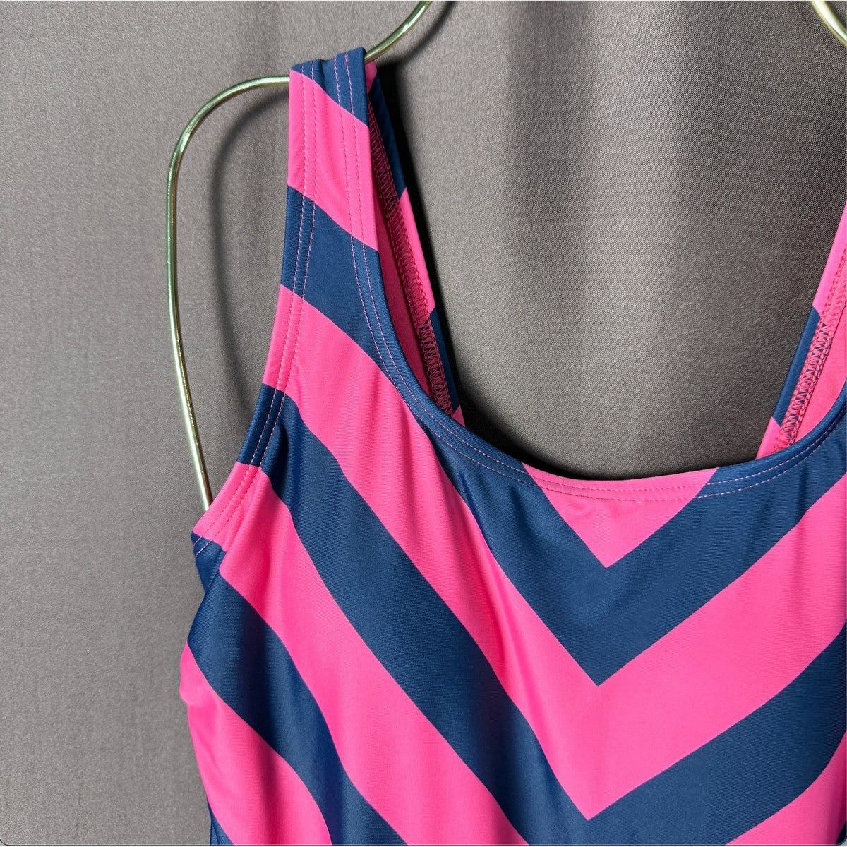 Lands' End Women's 6 Petite One Piece Scoop Neck Softcup Tugless Swimsuit Pink