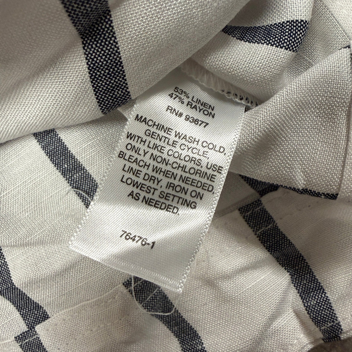 MSRP $40 Liz Claiborne Womens M Navy Stripe Sleeveless Blouse Linen Blend Round