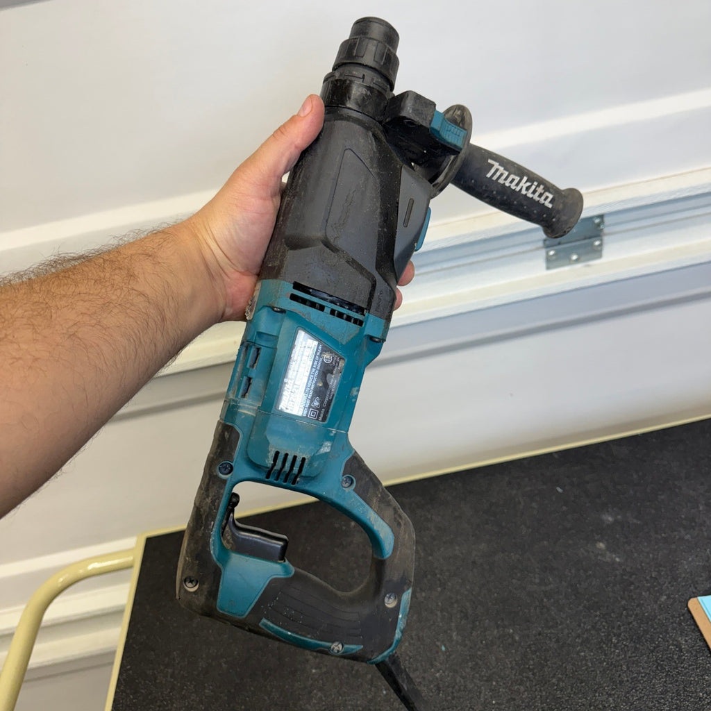 Makita HR2621 1" AVT SDS Plus Rotary Hammer Drill 8 Amp Corded