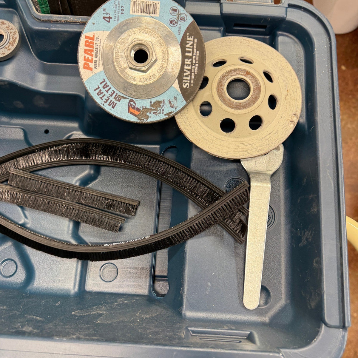 Bosch CSG15 5" Concrete Surfacing Grinder 12.5A Dust Shroud Cup Wheel w/ Case