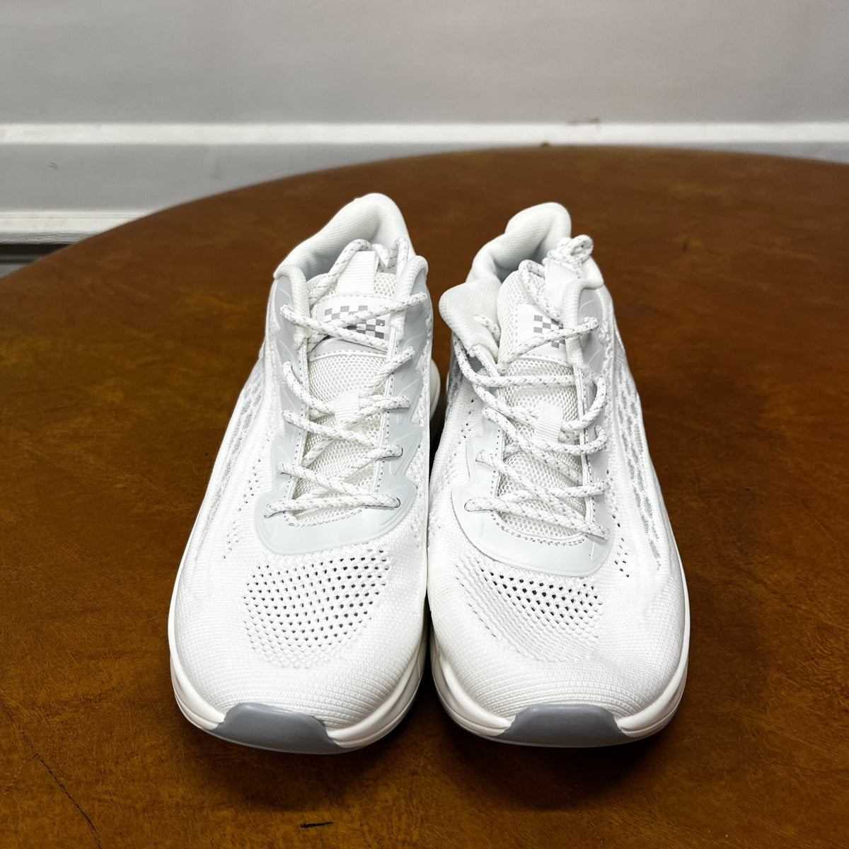 Men's US 6.5, 7 White Air Cushion Casual Sneaker Mesh Breathable Running Shoes