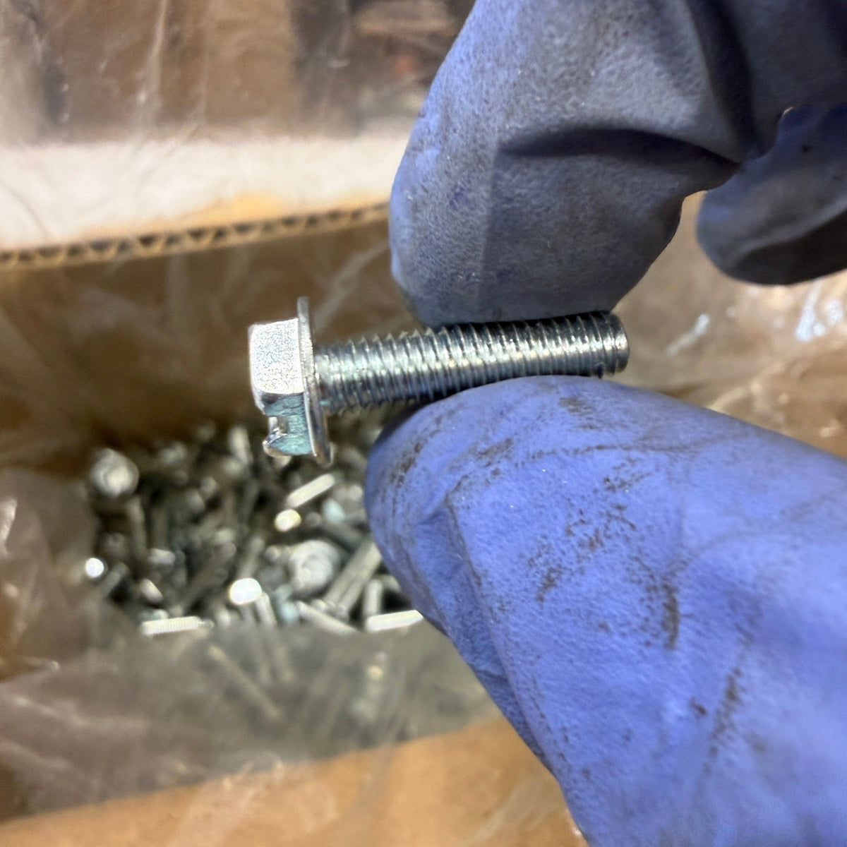 Pack of 850 Danforth 10-32 x 3/4 Slotted Hex Washer Taptite Screw Zinc