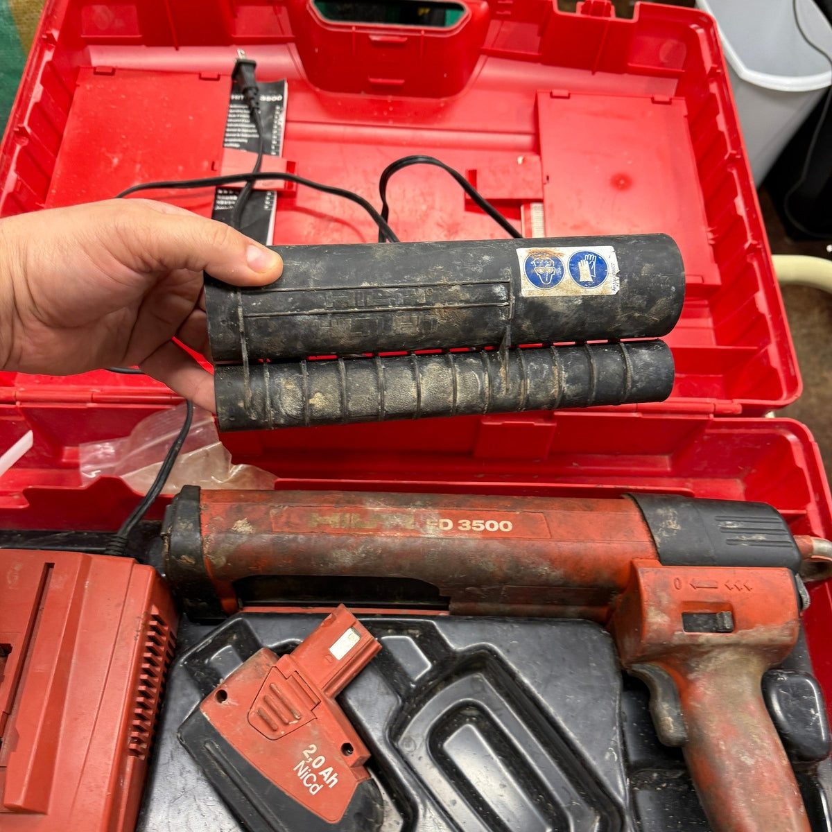 Hilti ED3500 Cordless Adhesive Epoxy Dispenser Set w/ 2 Batteries, Charger, Hard