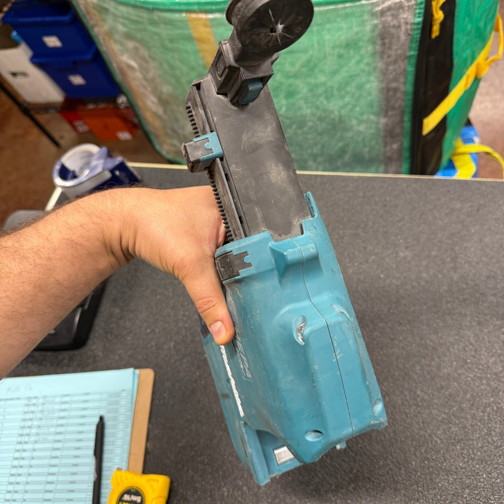 Makita DX08 Dust Extractor Attachment with Hepa Filter Cleaning Mechanism