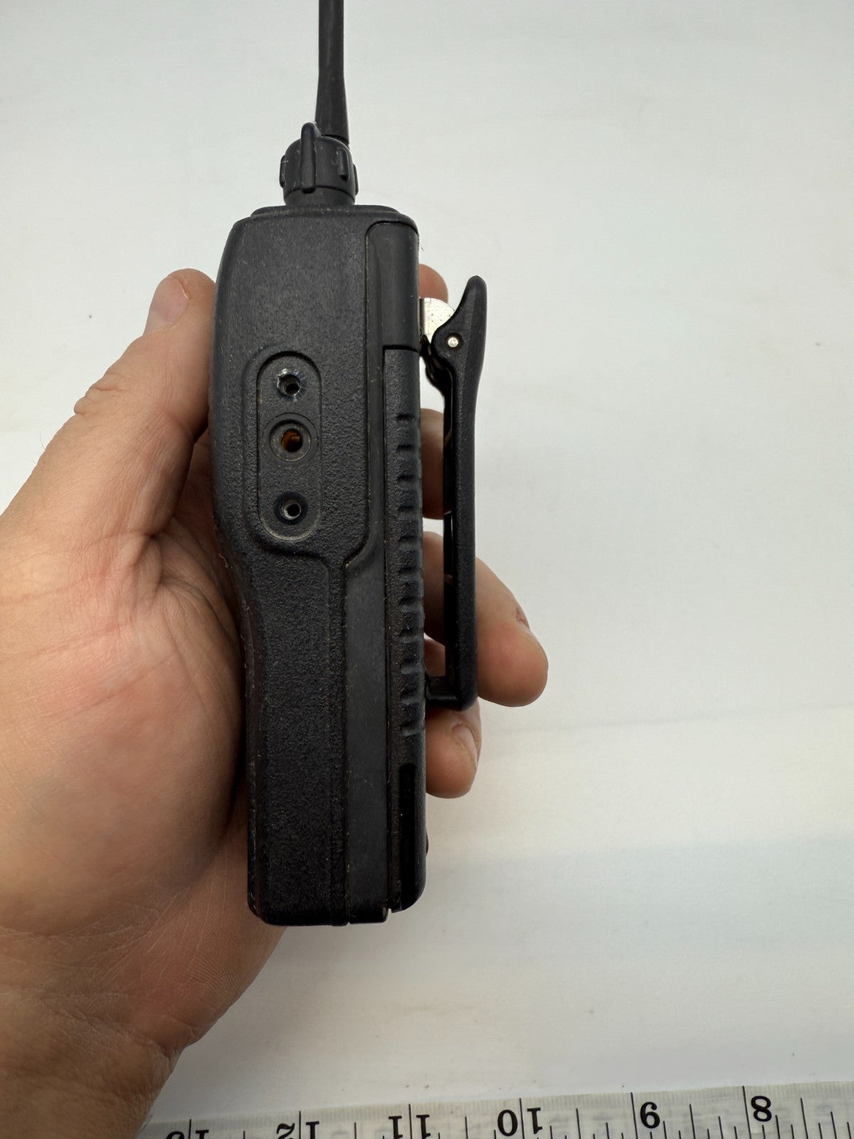 Motorola Vertex Standard 2 Way Radio VX-131-G4-2 Battery Untested