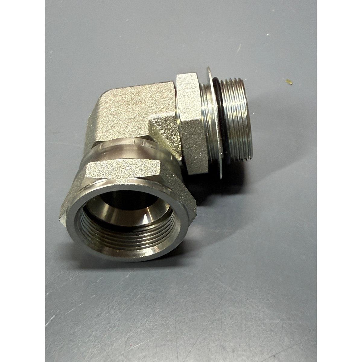 Titan 6809-20-20 90° Elbow 1 1/4" ORB (1 5/8"-12 thread) Male x 1-1/4" JIC