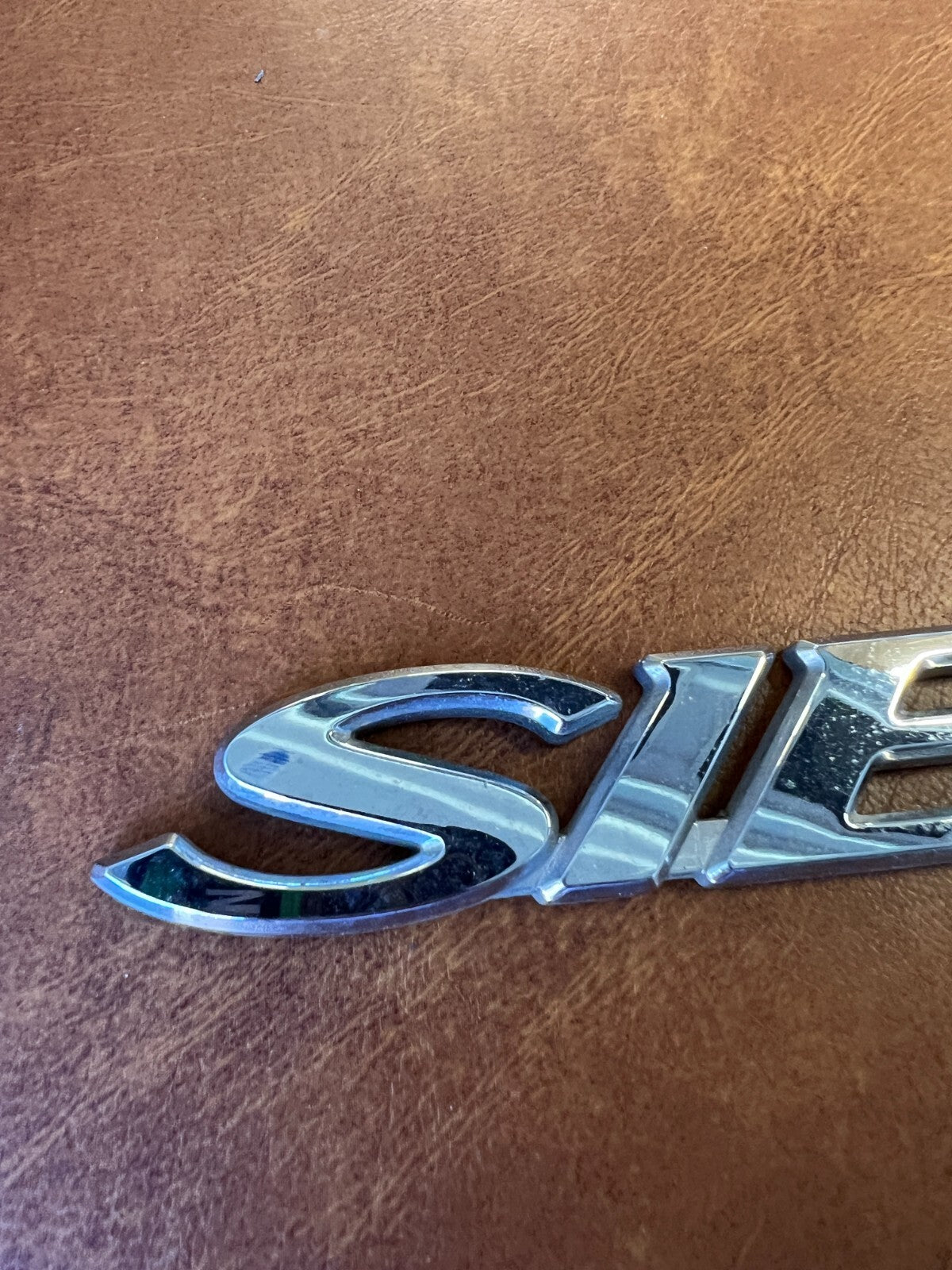 OEM 2006 - 2010 Toyota Sienna Rear Liftgate Nameplate Emblem 75442-08020