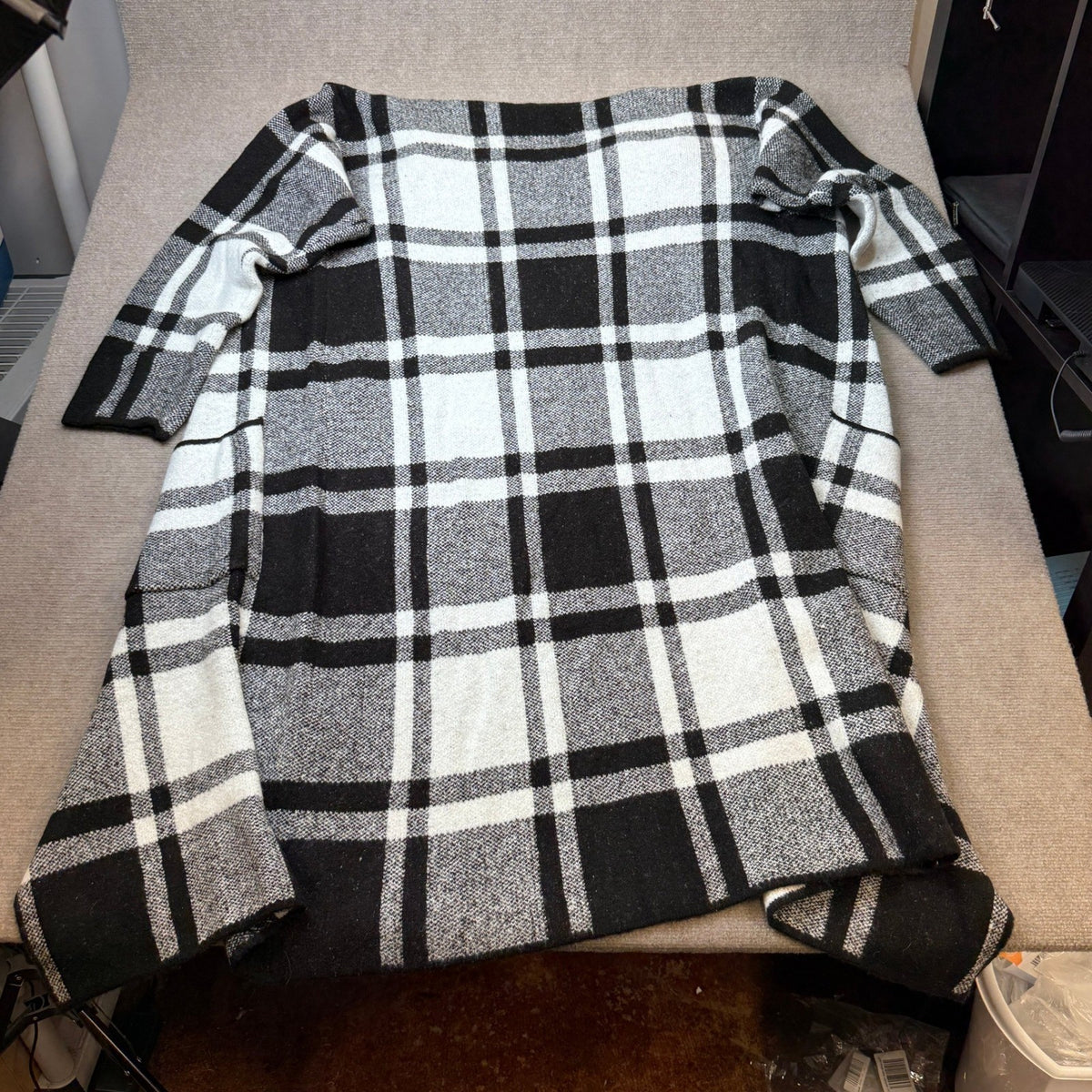 MSRP $86 Liz Claiborne Womens XL Tall Crema Black Plaid Cardigan Sweater Coat