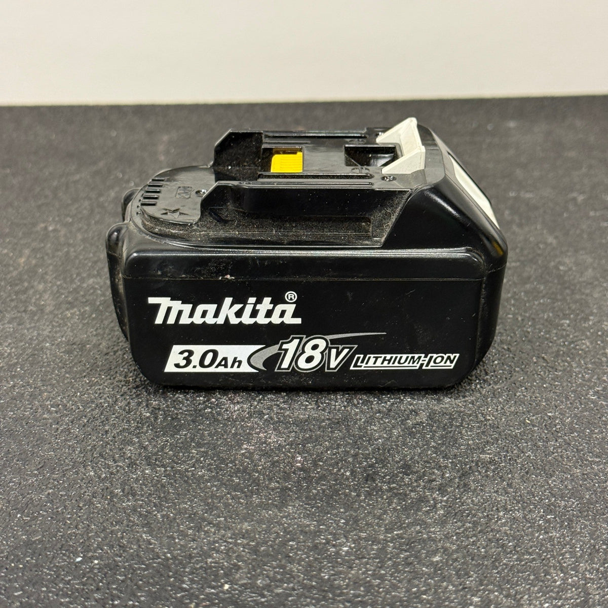 Makita BL1830B 18V LXT Rechargeable Li‑Ion 3.0Ah Battery